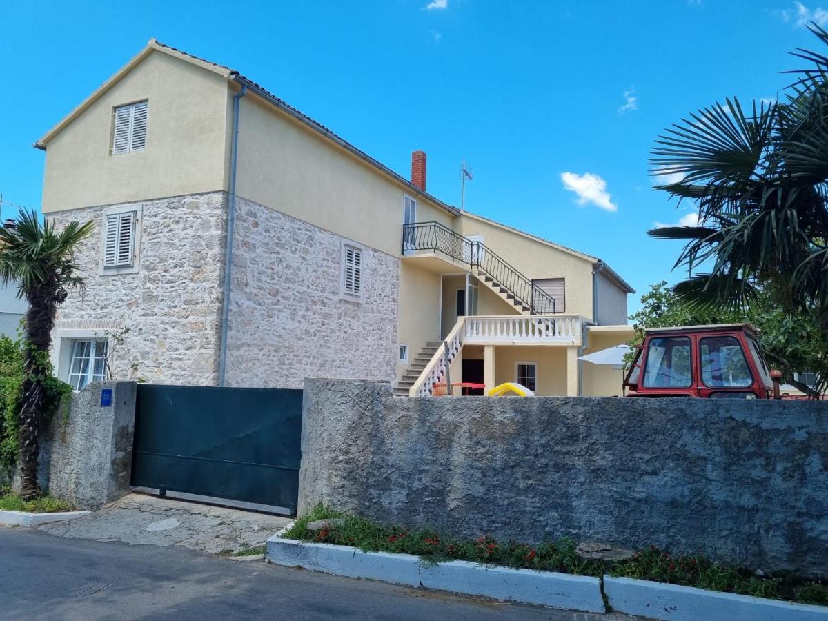 Apartmani Barbarosa Sveti Filip i Jakov Exterior foto