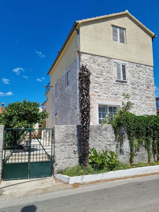 Apartmani Barbarosa Sveti Filip i Jakov Exterior foto