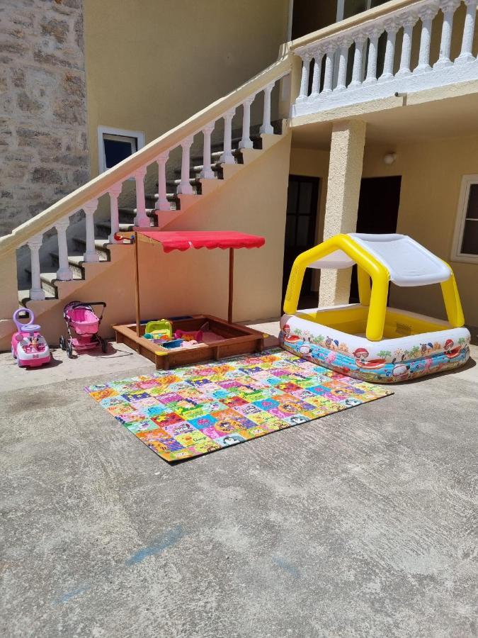 Apartmani Barbarosa Sveti Filip i Jakov Exterior foto