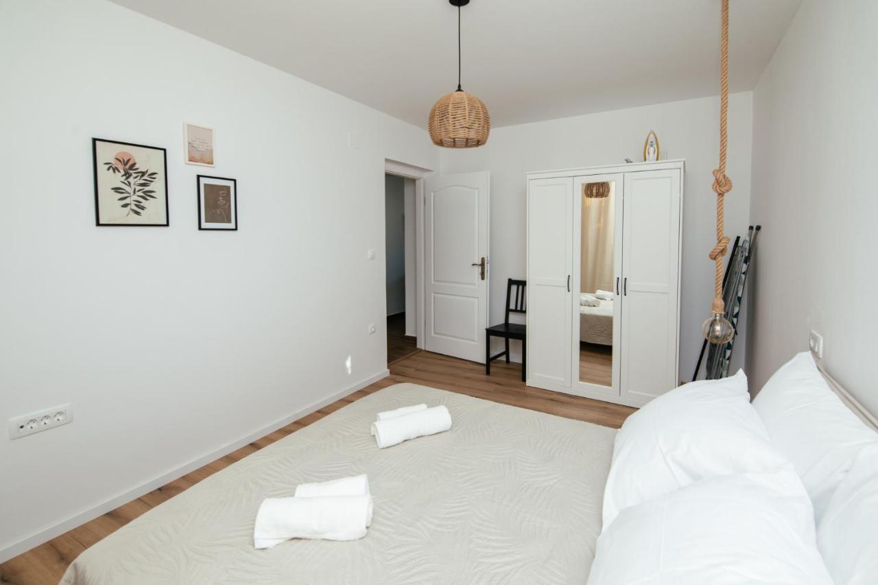 Apartmani Barbarosa Sveti Filip i Jakov Exterior foto